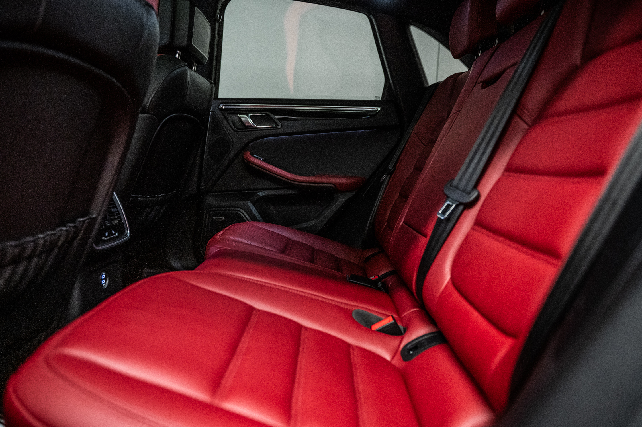 2025 Porsche Macan S AWD