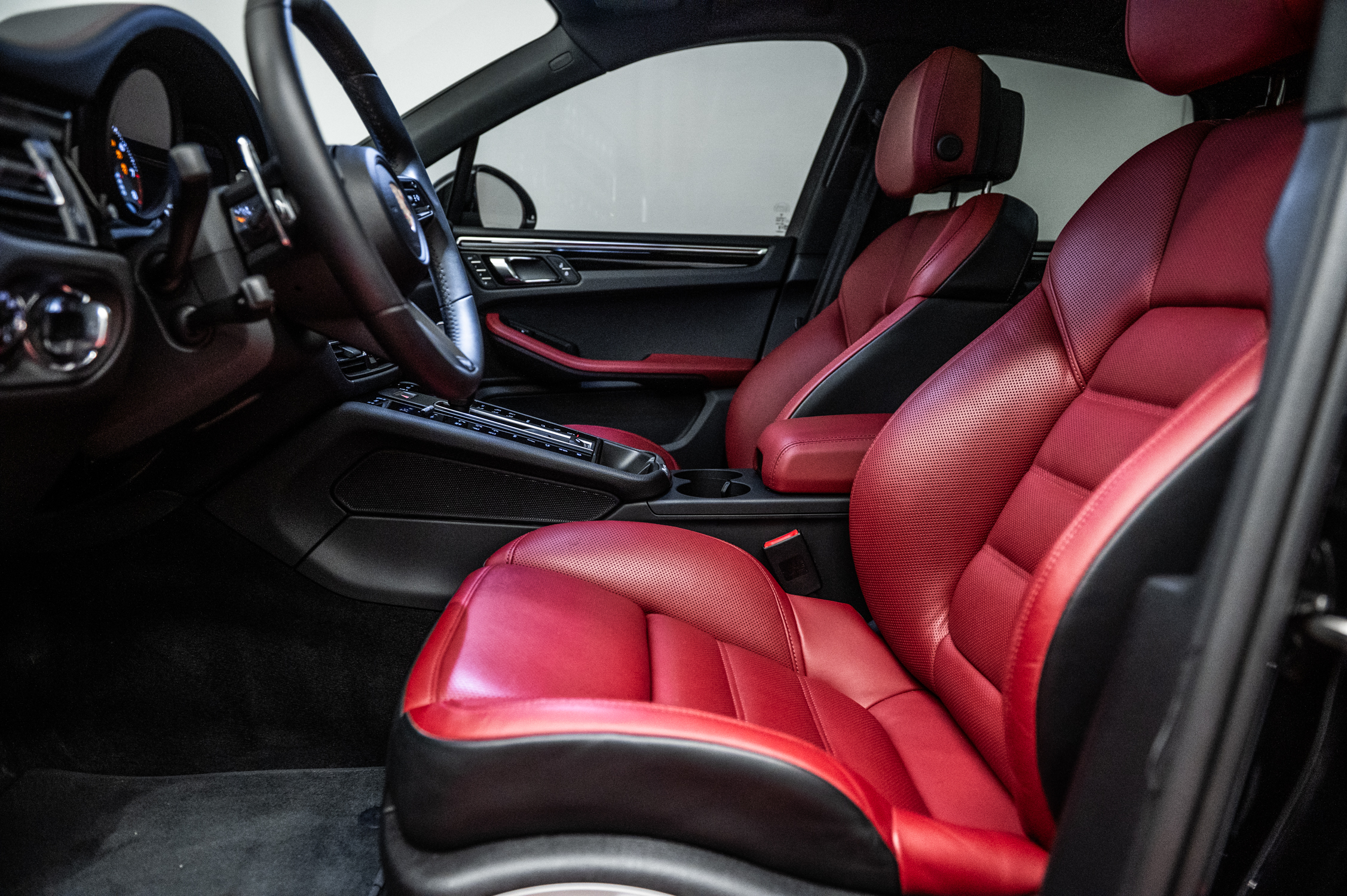 2025 Porsche Macan S AWD
